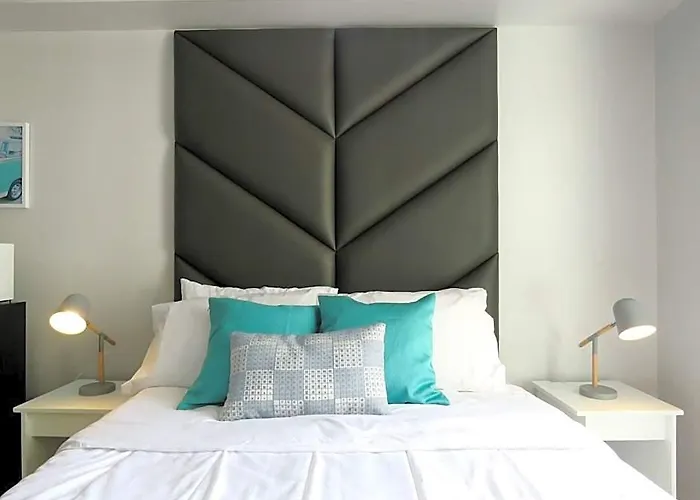 Apartment Living In 24/7 *